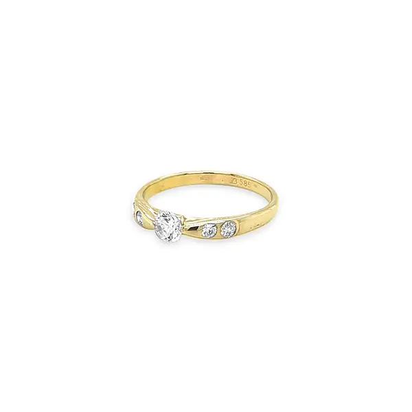 Gold engagement ring with cubic zirconia