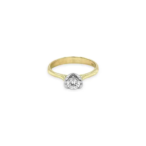 Gold engagement ring with cubic zirconia
