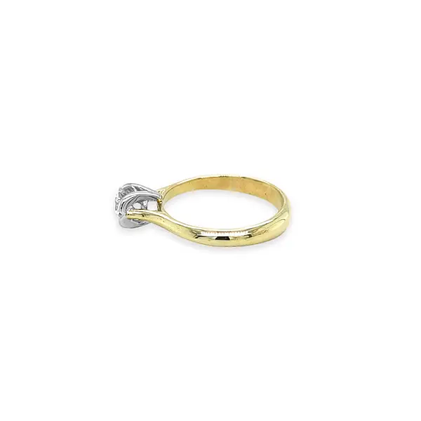 Gold engagement ring with cubic zirconia