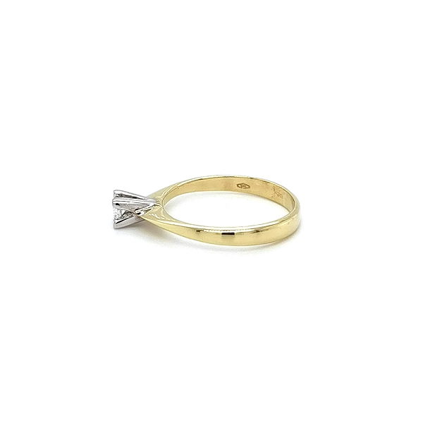 Engagement Ring with Zircon made of Combined Gold