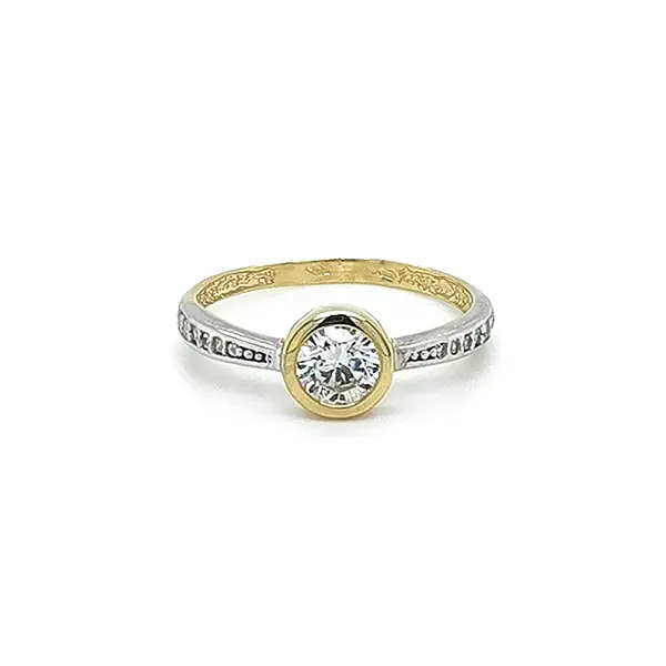 Engagement Ring with Zircones made of Combined Gold