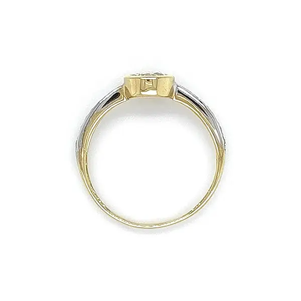 Engagement Ring with Zircones made of Combined Gold