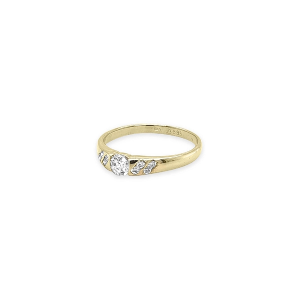 Gold ring with cubic zirconia