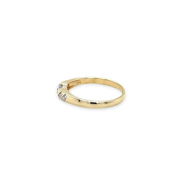 Gold ring with cubic zirconia