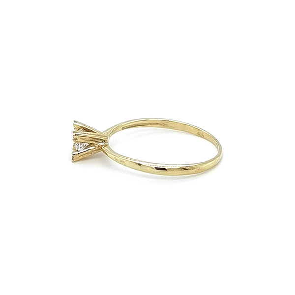 Gold Engagement Ring with Zircones