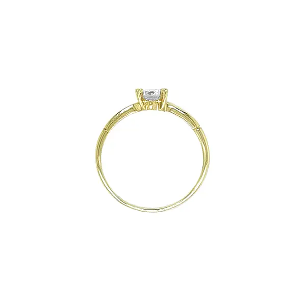 Engagement ring with cubic zirconia