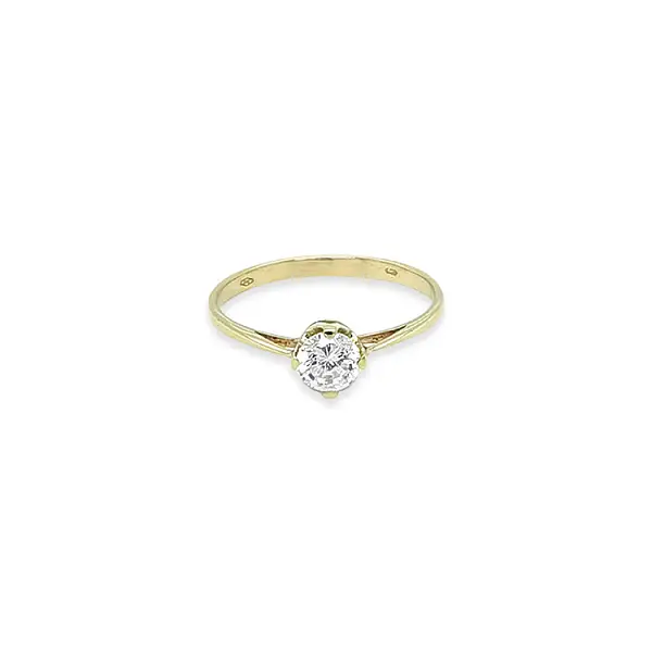 Gold engagement ring with cubic zirconia