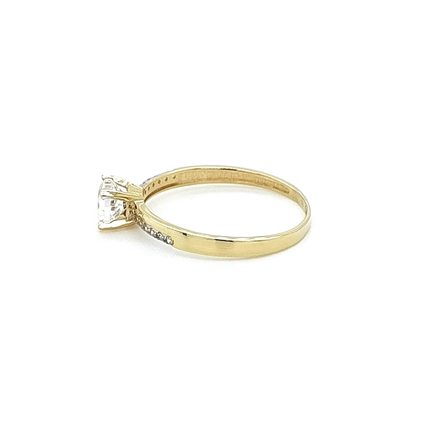 Gold Engagement Ring with Zircones