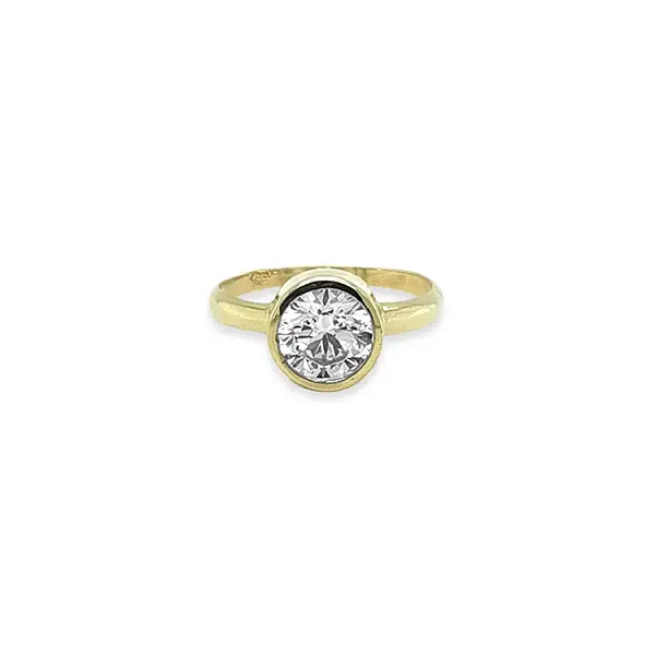 Gold engagement ring with cubic zirconia