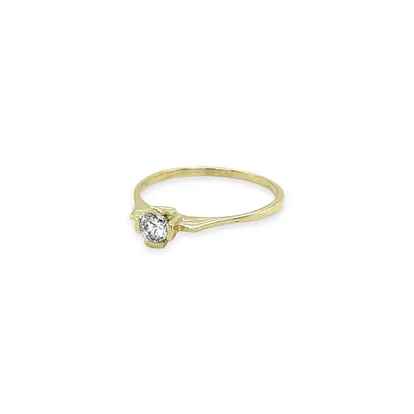 Gold engagement ring with cubic zirconia