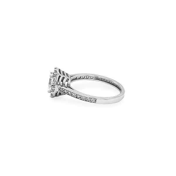 Gold Engagement Ring with Zircones