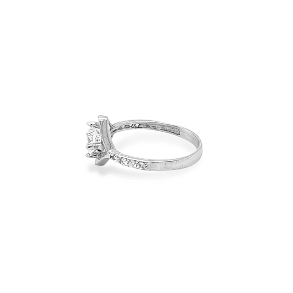 Gold Engagement Ring with Zircones