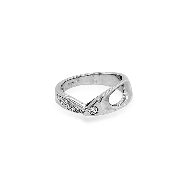 Gold Ring with Zircons
