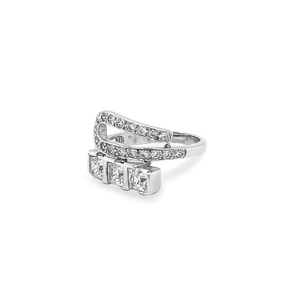 Gold Ring with Zircons