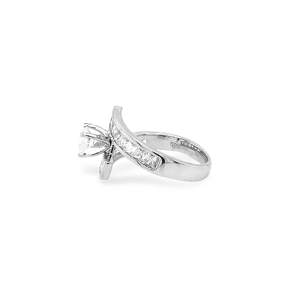 Gold Ring with Zircons