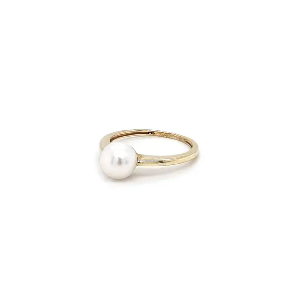 Gold Ring with Pearl