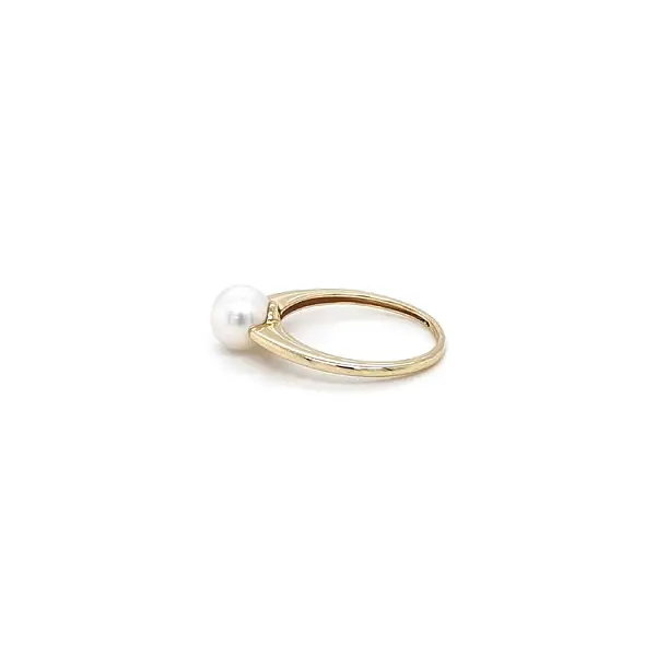 Gold Ring with Pearl