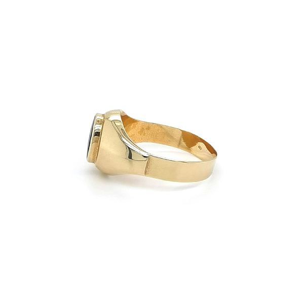 Gold Ring with Onyx
