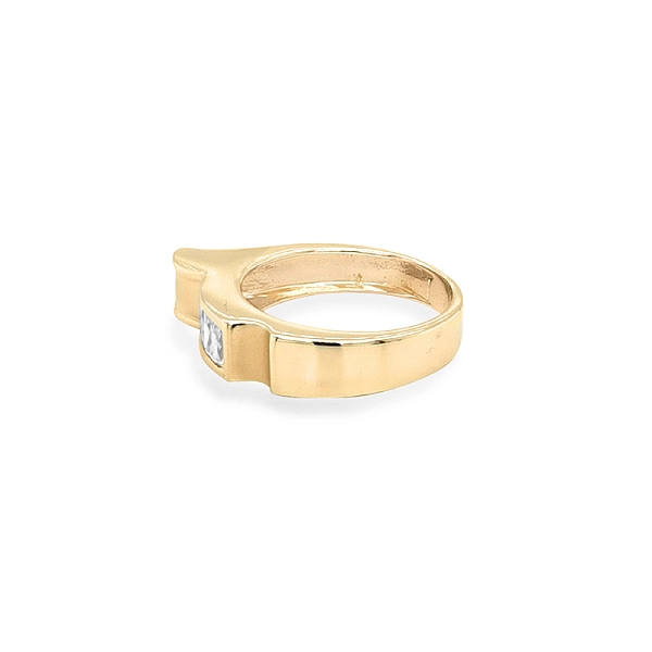 Gold Ring with Zircons