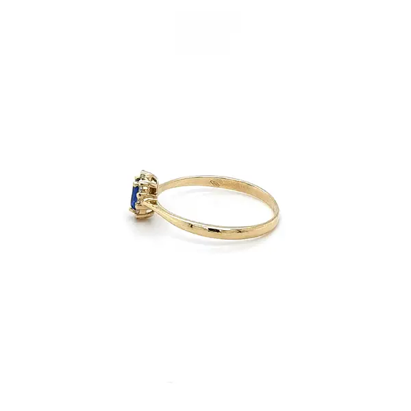 Gold Ring with Sapphire