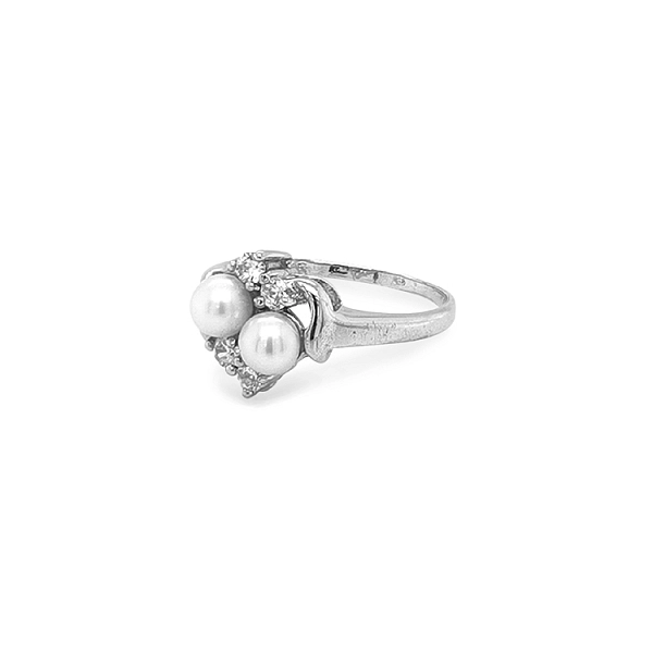 Gold Ring with Pearl and Zircones