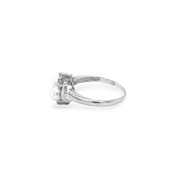 Gold Ring with Pearl and Zircones
