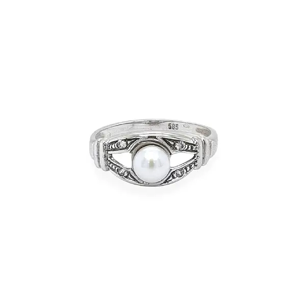 Gold Ring with Pearl and Zircones