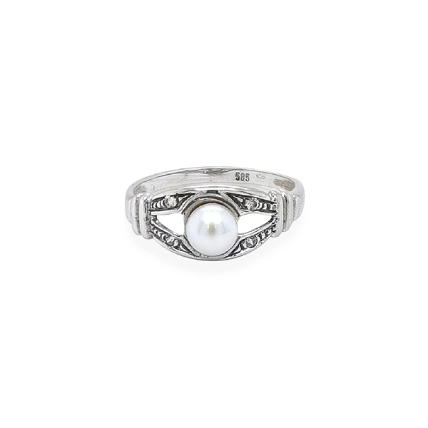 Gold Ring with Pearl and Zircones