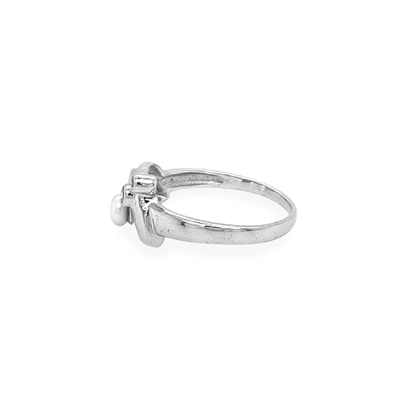 Gold Ring with Pearl and Zircones