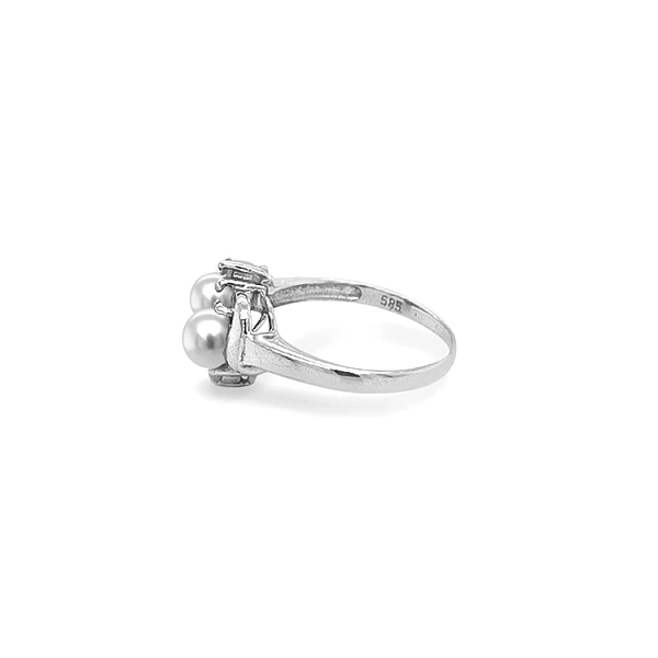 Gold Ring with Pearl and Zircones