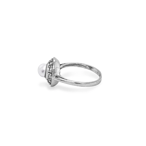 Gold Ring with Pearl and Zircones