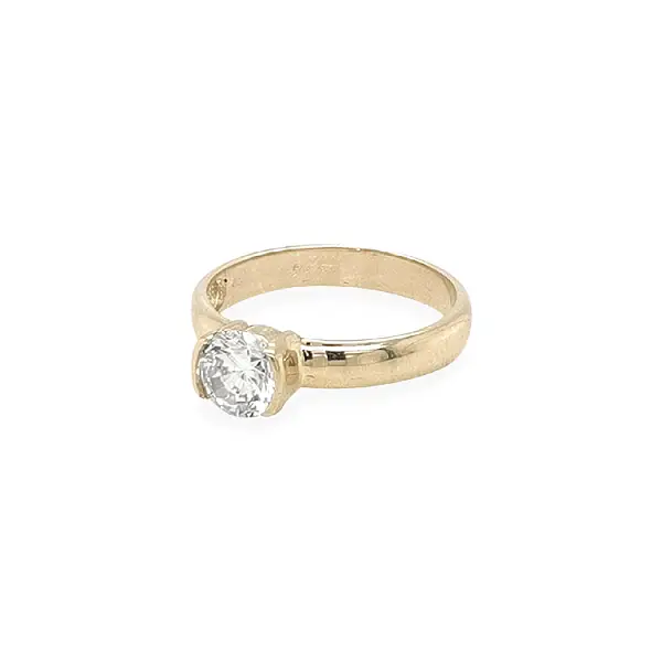 Gold Engagement Ring with Zircones