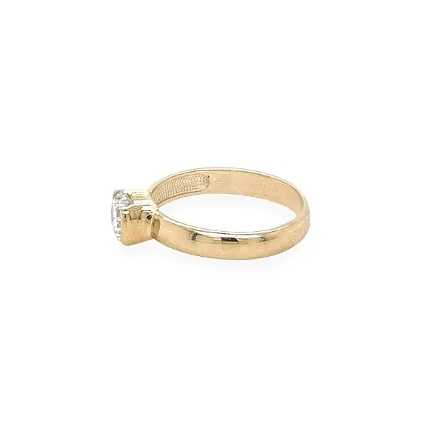 Gold Engagement Ring with Zircones