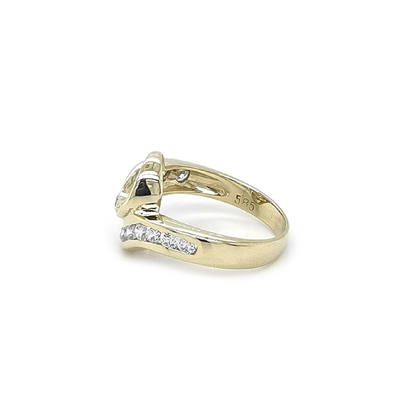 Gold Ring with Zircons