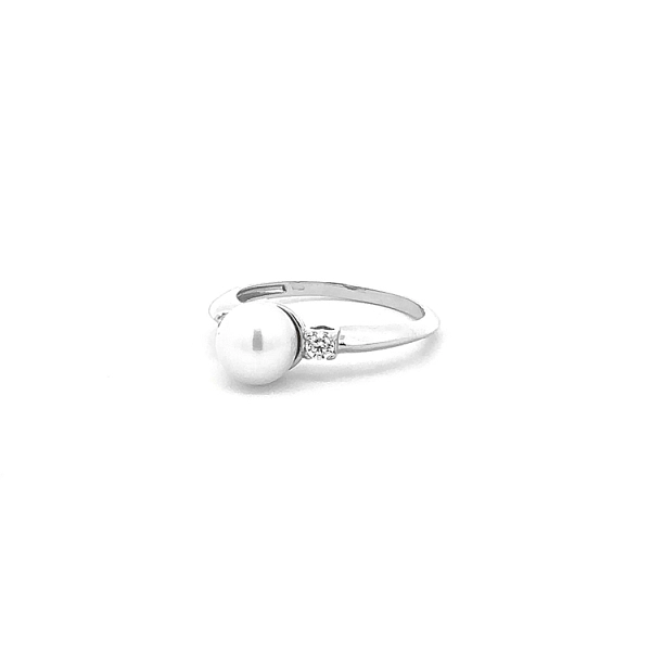 Gold Ring with Pearl and Zircones