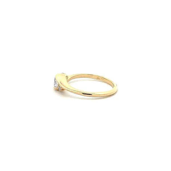 Gold Ring with Zircons