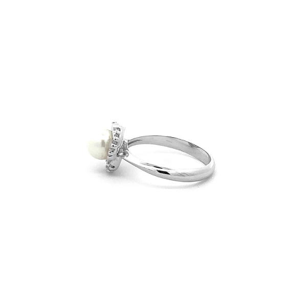 Gold Ring with Pearl and Zircones