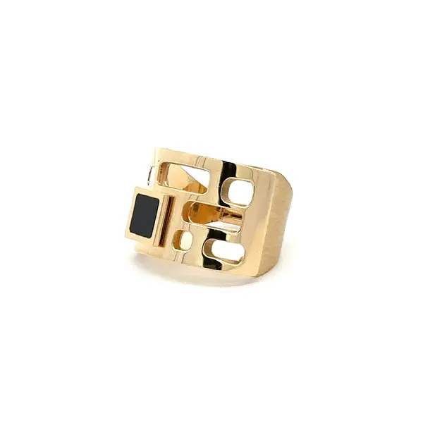 Gold Exclusive Ring with Onyx