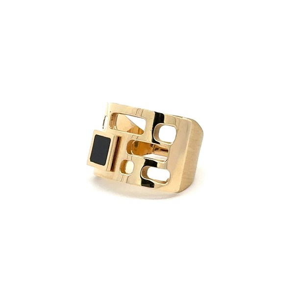 Gold Exclusive Ring with Onyx