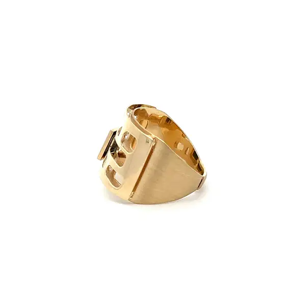 Gold Exclusive Ring with Onyx