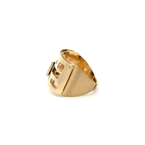 Gold Exclusive Ring with Onyx