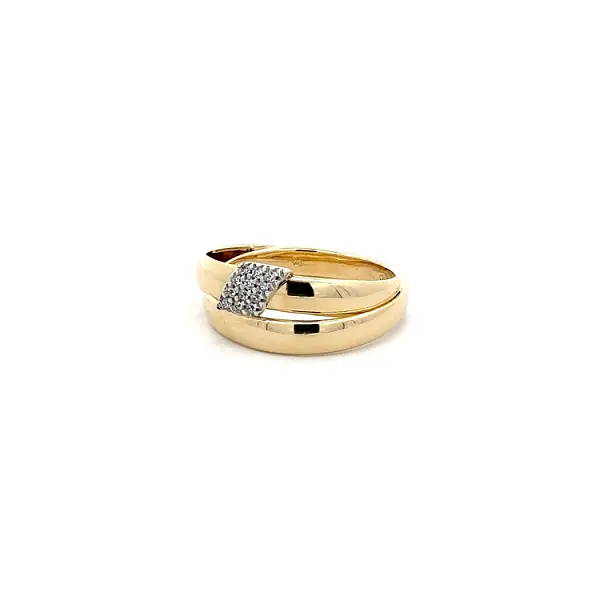 Ring with Zirconias in Gold Combination
