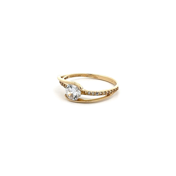 Gold Engagement Ring with Zircones