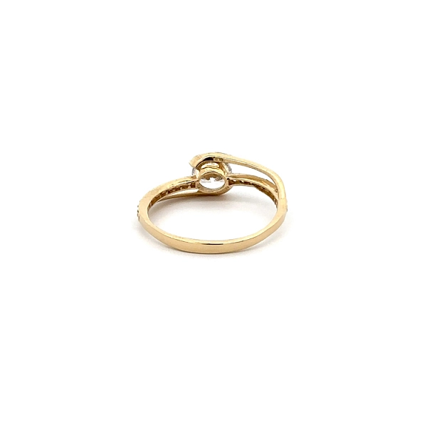 Gold Engagement Ring with Zircones