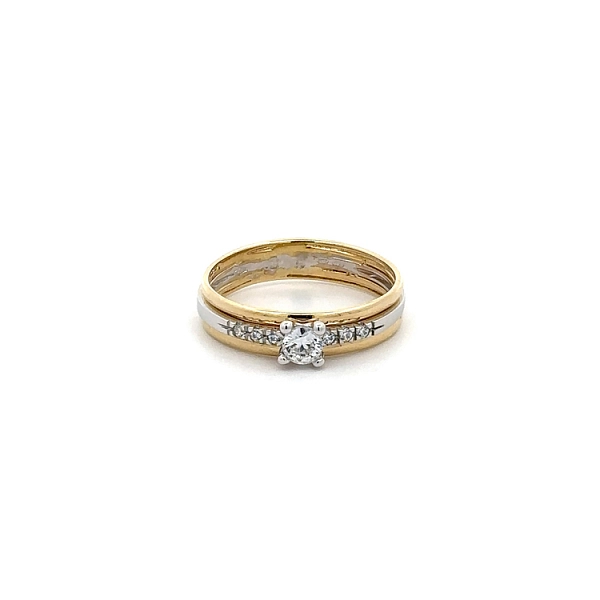 Ring with Zirconias in Gold Combination