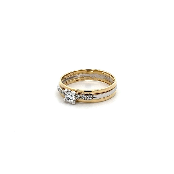 Ring with Zirconias in Gold Combination