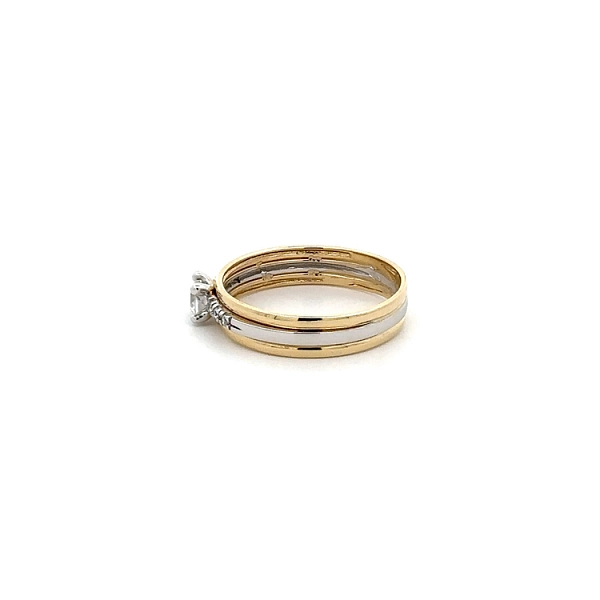 Ring with Zirconias in Gold Combination