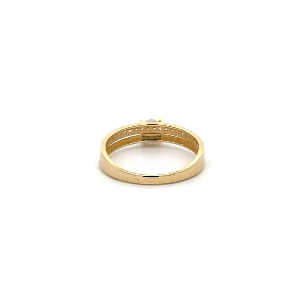 Gold Engagement Ring with Zircones