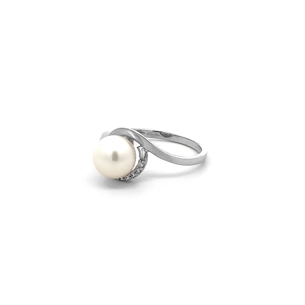 Ring with Pearl and Zircons