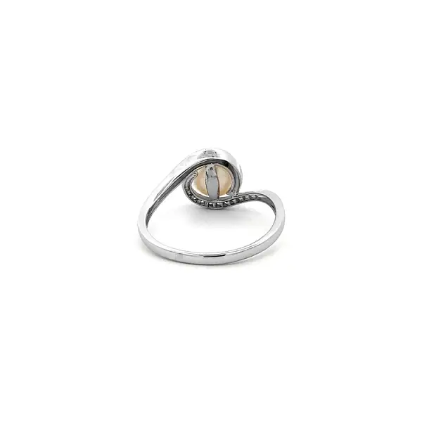 Ring with Pearl and Zircons